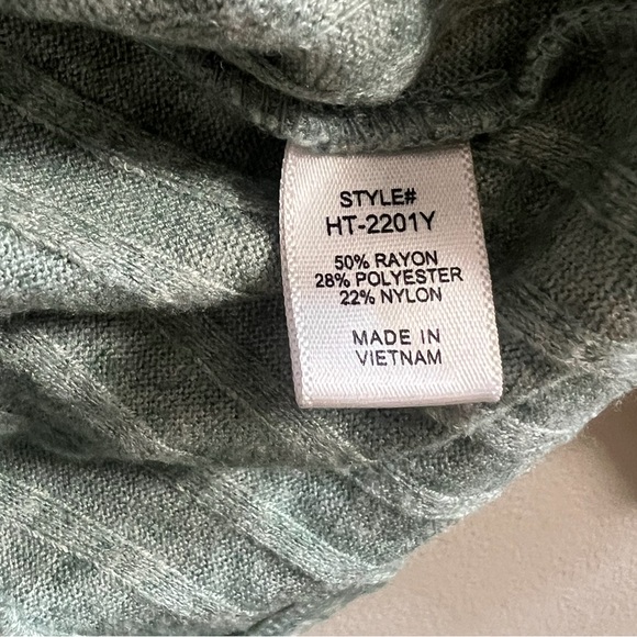 NEE BUNDLE OF 2 Zenana Ribbed Long sleeve Top Size: M - Picture 4 of 7